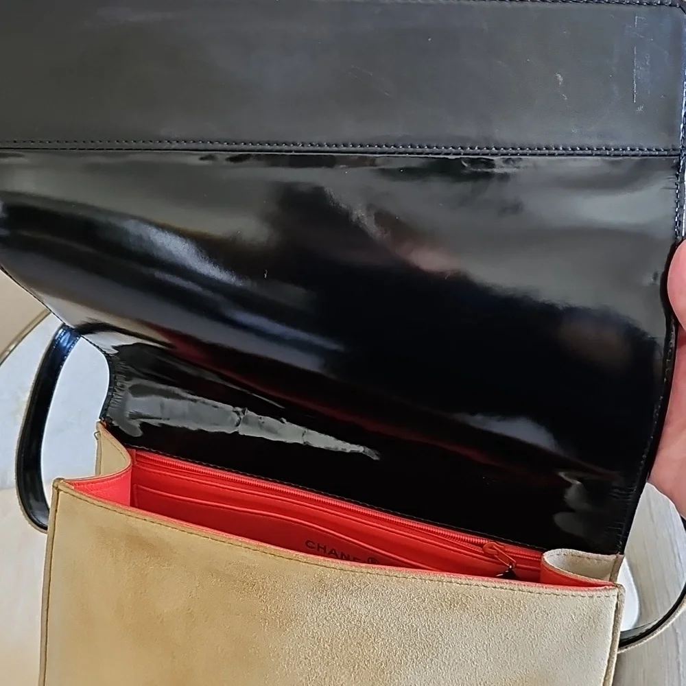 🌟CHANEL🌟 RARE AUTHENTIC Black Patent Leather Suede Flap Bag - Picture 13 of 14